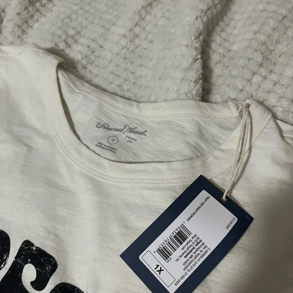White Graphic Tee NWT - Picture 2 of 2